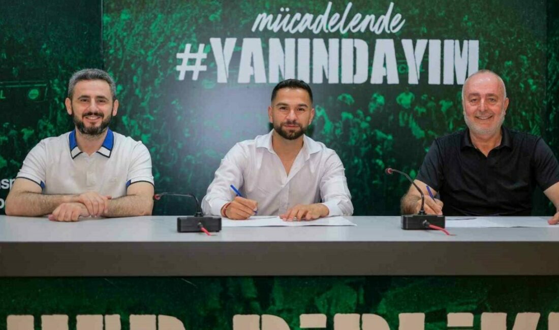Tayfun Aydoğan, Bursaspor’a imzayı attı Bursaspor, geçtiğimiz günlerde prensip anlaşmasına vardığı Tayfun Aydoğan transferini resmen