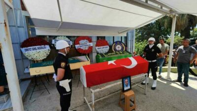 Bursa’da otomobilin tali yoldan ana yola çıkmak isteyen kamyonla çarpışması