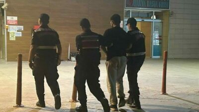 Bursa’nın İnegöl ilçesinde Jandarma komutanlığı ekipleri uyuşturucu satıcısını kovalamaca sonucu