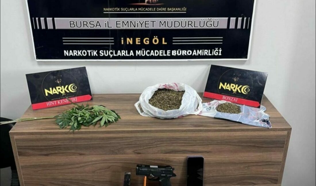 Uyuşturucu taciri kıskıvrak yakalandı Bursa’nın İnegöl ilçesinde Narkotik Büro Amirliği ekipleri bir eve baskın