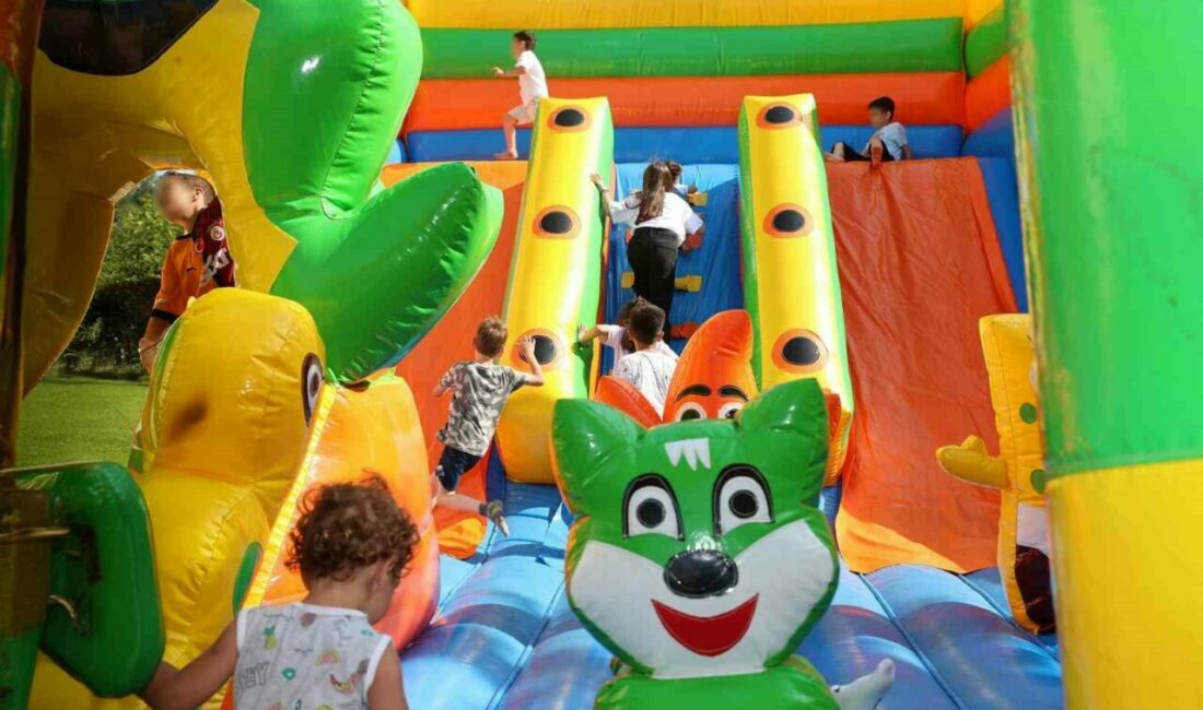 Bursa’da ’Koruyucu Aile Şenliği’ düzenlendi. Vali Erol Ayyıldız’ın eşi Uzm.