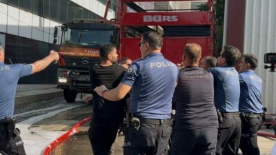 Bursa’nın Yıldırım ilçesinde bir tekstil atölyesinde yangın çıktı. Yangını söndürmek