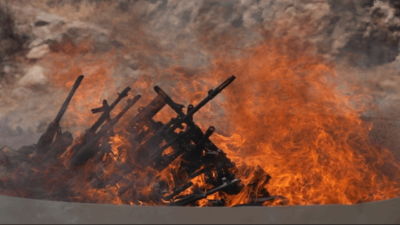 Terörsüz Türkiye hedefinde ilk PKK'lı grup silah bıraktı. Teslim edilen