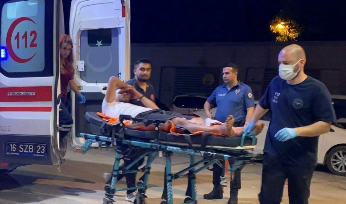 Yol kenarında alkol alırken av tüfeğiyle vuruldu Bursa’nın İnegöl ilçesinde meydana gelen silahlı saldırıda yol kenarında alkol