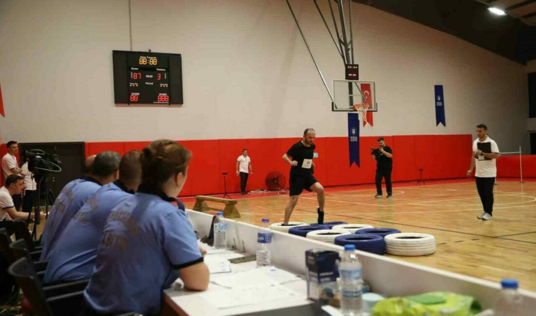 Zabıta olmak için parkurda ter döktüler Bursa Büyükşehir Belediyesi’nin zabıta memuru alımı için açtığı sınava giren