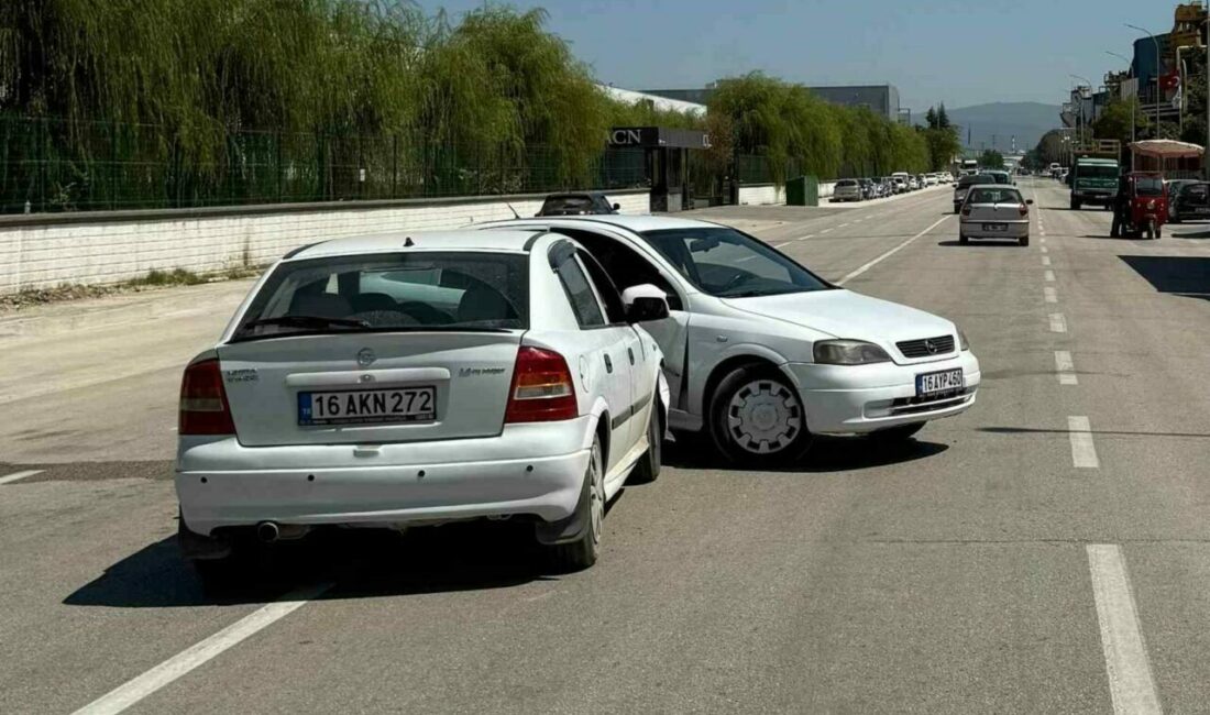 2 otomobil çarpıştı : 2 yaralı Bursa’nın İnegöl ilçesinde meydana gelen kazada 2 otomobil çarpıştı; 2