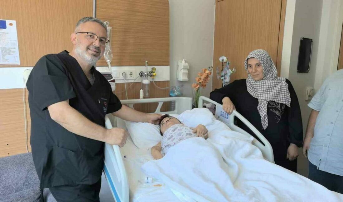 24 kilo ağırlığındaki kadından 3 kilo kist çıktı Bursa’nın İnegöl ilçesinde karın ağrısı şikayetiyle gittiği hastanede girdiği operasyonda