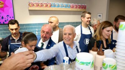 Bursa Büyükşehir Belediyesi, B Kafe’nin 9. şubesini Emek’te hizmete açtı.