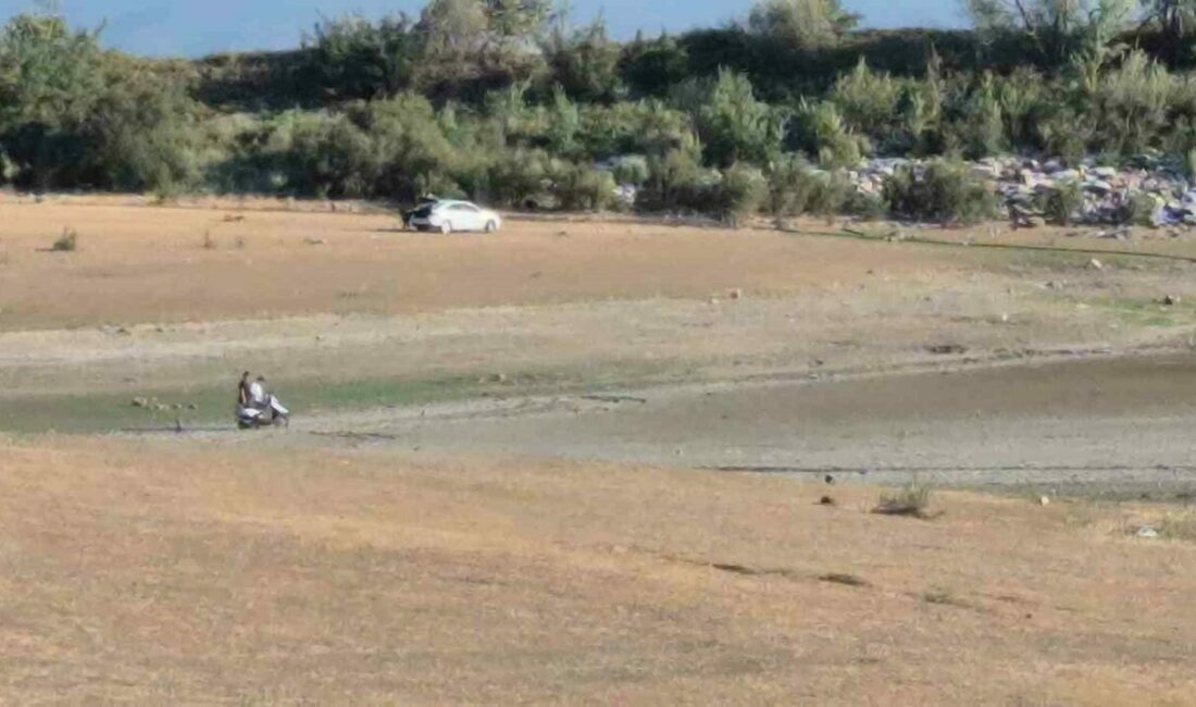 43 yıldır sulama yapılan gölet kurudu Bursa’nın Mudanya ilçesinde 43 yıldır tarım arazilerini sulayan Ülküköy Göleti,