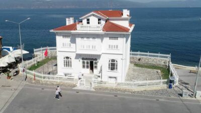 Bursa’nın Mudanya ilçesinde saat 11,15’te derinliği 3,1 kilometre olan 3,4 şiddetinde deprem meydana