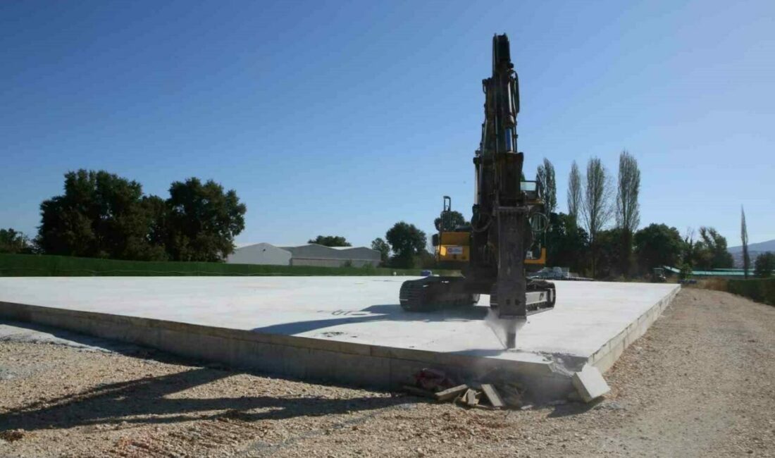 Alaaddinbey’de kaçak yapılara temelden müdahale Nilüfer Belediyesi yıkım ekipleri, Alaaddinbey Mahallesi’nde biri 2 bin 500