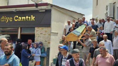 Bursa’nın Orhangazi ilçesinde hasta nakil ambulansı ile kamyonetin çarpışması sonucu
