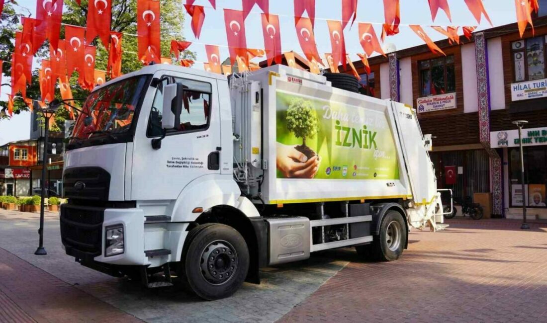 Bakanlık’tan İznik’e araç desteği Çevre, Şehircilik ve İklim Değişikliği Bakanlığı tarafından İznik Belediyesi’ne çöp