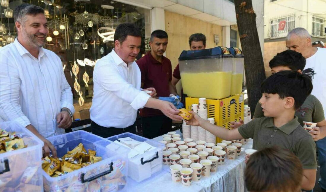 Başkan Aydın, vatandaş ve esnafla buluşmaya devam ediyor Osmangazi Belediye Başkanı Erkan Aydın, cuma namazı sonrası, mahalle ziyaretlerini