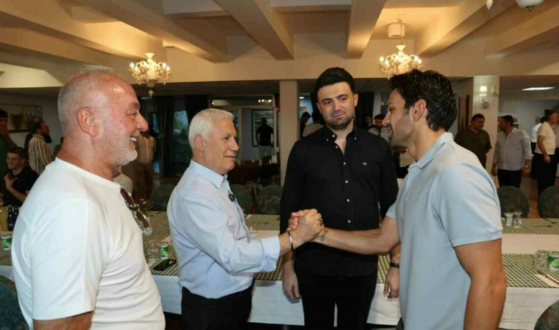 Başkan Bozbey: “Yeni sezonda parola şampiyonluk” Yeni sezonun ilk karşılaşması öncesi Bursaspor Başkanı Enes Çelik ve