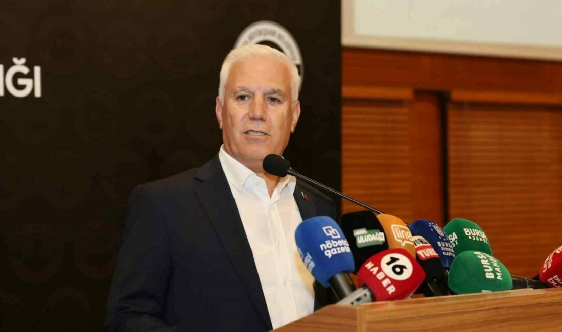 Başkan Bozbey’den alev savaşçılarına teşekkür Bursa Büyükşehir Belediye Başkanı Mustafa Bozbey, Bursa’daki orman yangınlarının söndürülmesi