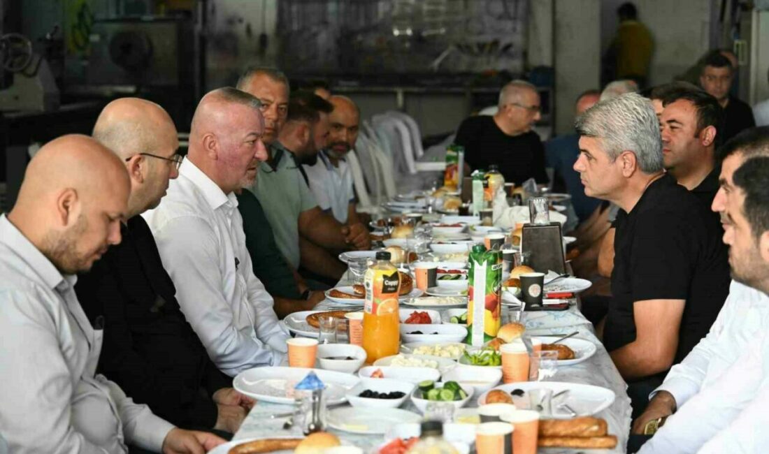 Başkan Karabatı sanayi esnafıyla kahvaltıda buluştu Karacabey Belediye Başkanı Fatih Karabatı, halkla iç içe yönetim anlayışı