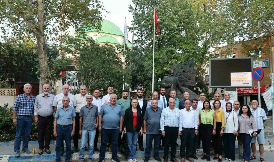 Nilüfer Belediye Başkanı Şadi Özdemir, Akçalar Mahallesi’nde esnafları ziyaret edip,