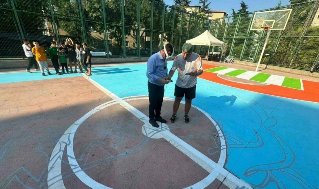 Basketbol sahaları liselilerin tasarımlarıyla güzelleşiyor Osmangazi Belediyesi’nin ilçedeki basketbol sahalarını güzelleştirmek adına düzenlediği ‘Basketbol Sahaları