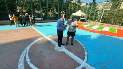 Osmangazi Belediyesi’nin ilçedeki basketbol sahalarını güzelleştirmek adına düzenlediği ‘Basketbol Sahaları