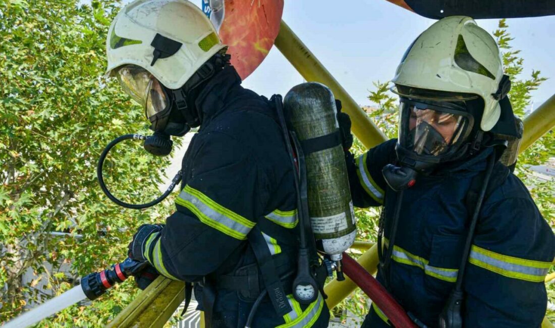 Bursa itfaiyesinden nefes kesen tatbikat Bursa Büyükşehir Belediyesi bünyesinde göreve yeni başlayan itfaiye erleri, 3
