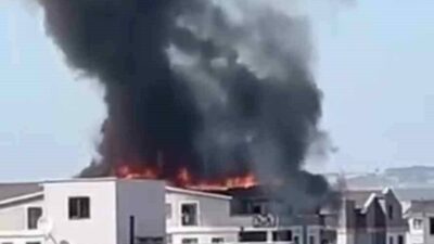 Bursa’da 6 katlı bir apartmanın en üst katında yangın çıktı.