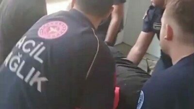 Bursa’nın Osmangazi ilçesinde 2. kattan düşen asansörde mahsur kalan vatandaş,