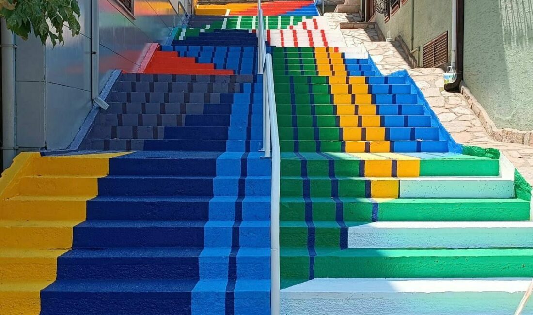 Bursa’da cadde ve sokaklar sanatla buluşuyor Bursa’da görüntü kirliliğine yol açan trafo binaları, istinat duvarları ve