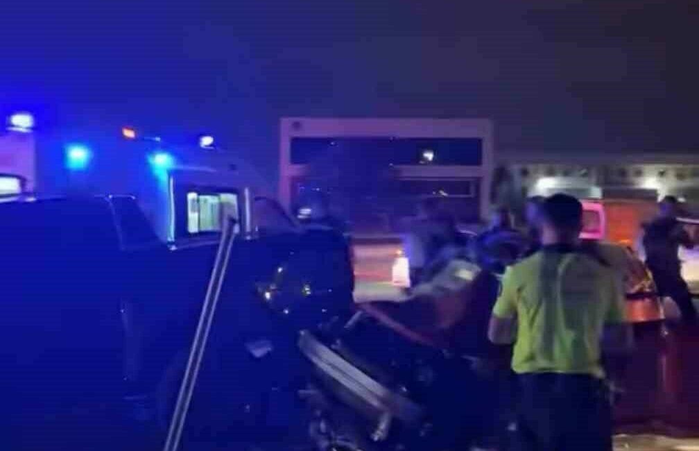 Bursa’da feci kaza : 2 kız kardeş hayatını kaybetti Bursa’nın Nilüfer ilçesinde otomobil ile hafif ticari aracın çarpıştığı kazada,