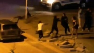 Bursa’nın Nilüfer ilçesinde gençler arasında çıkan tartışma kısa sürede kavgaya