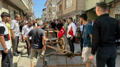 Bursa’nın İznik ilçesinde gerçekleşen bir düğünde renkli anlar yaşandı. Gelin