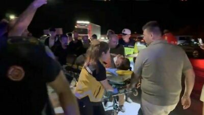 Bursa’da kontrolden çıkan bir kamyon şarampole yuvarlandı. Kazada sürücü araçtan