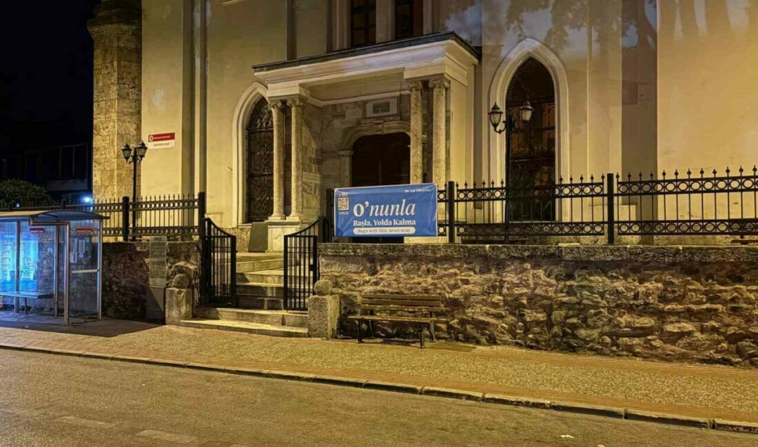 Bursa’da merak uyandıran pankartlar: “Kim O?” Bursa’nın farklı noktalarında son günlerde dikkat çeken pankartlar, kent sakinlerinin