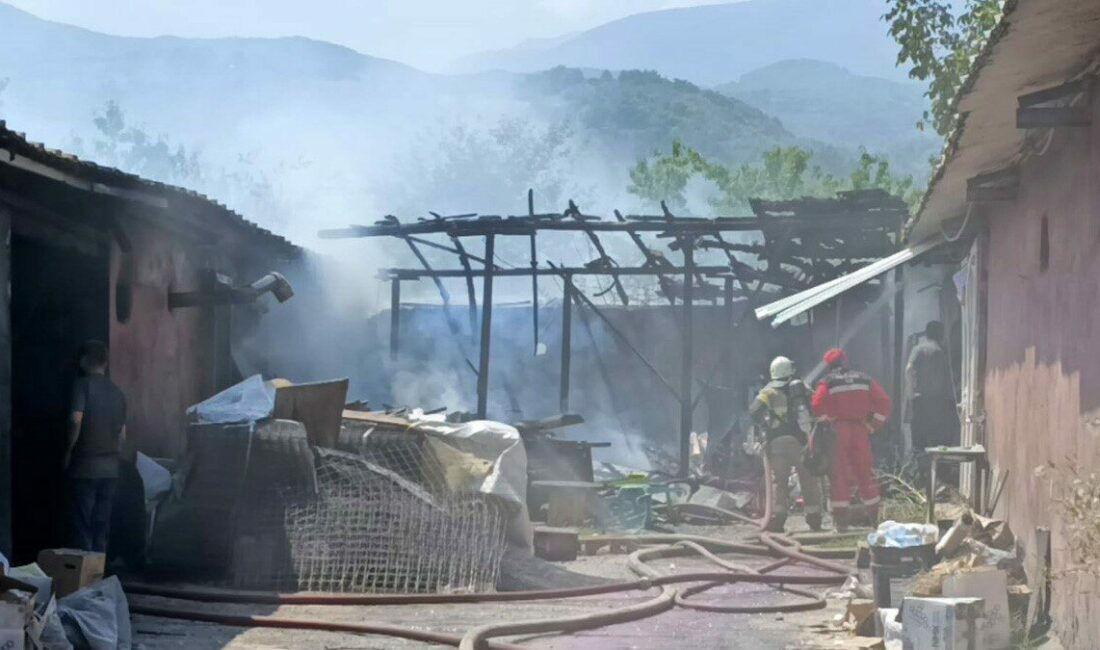 Bursa’da mobilya imalathanesinde yangın Bursa’nın İnegöl ilçesinde mobilya imalathanesinin depo kısmında yangın çıktı. Yangın