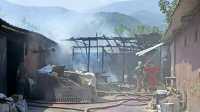 Bursa’nın İnegöl ilçesinde mobilya imalathanesinin depo kısmında yangın çıktı. Yangın