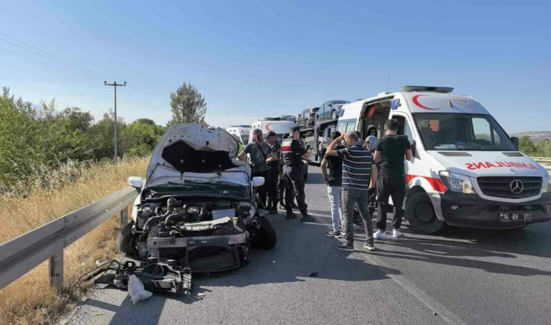 Bursa’da otomobil traktöre çarptı: 1 yaralı Bursa’nın İnegöl ilçesinde otomobilin traktöre çarptığı kazada 1 kişi yaralandı.