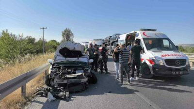 Bursa’nın İnegöl ilçesinde otomobilin traktöre çarptığı kazada 1 kişi yaralandı.