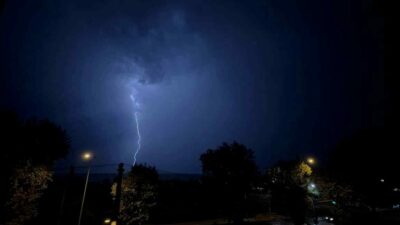 Bursa’da gece karanlığı, ardı arkası kesilmeyen şimşeklerle aydınlandı. En güzel