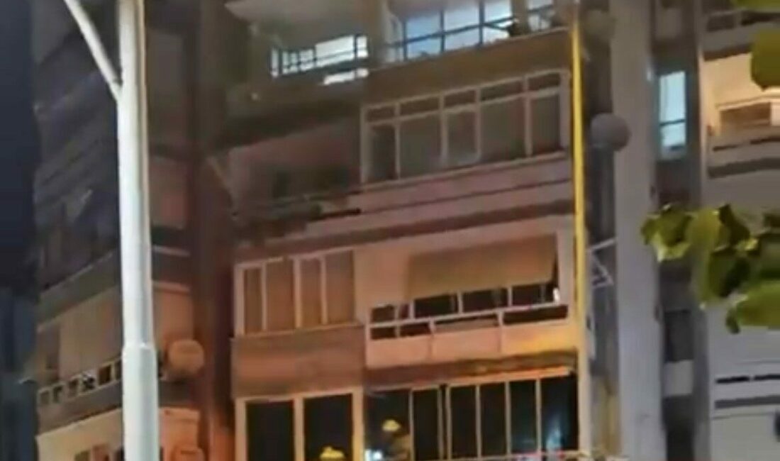 Bursa’da sitede yangın paniği Bursa’nın Gemlik ilçesinde bir sitedeki binada çıkan yangın, itfaiye ekiplerinin
