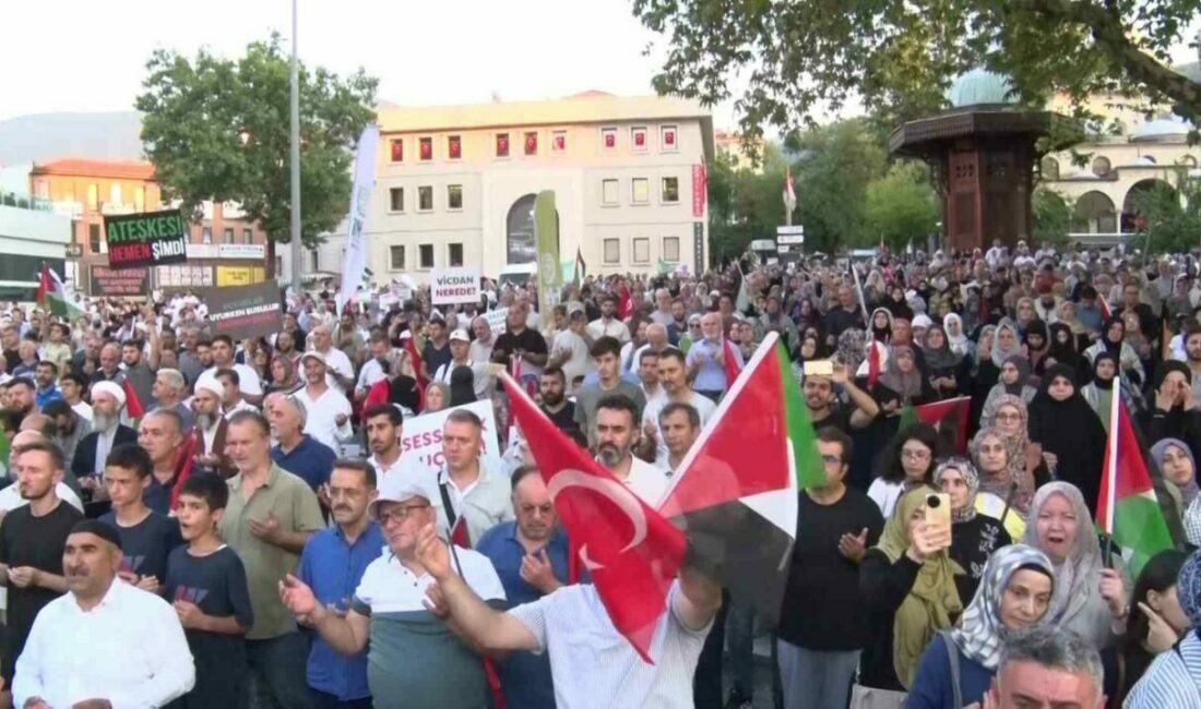 Bursa’da yüzlerce kişi Gazze için yürüdü Bursa’da yüzlerce kişi, İsrail’in Gazze zülmüne karşı sessiz kalmamak için