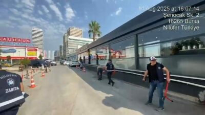 Bursa Büyükşehir Belediyesi Zabıta Müdürlüğü’ne bağlı ekipler, yaya güvenliğini tehdit