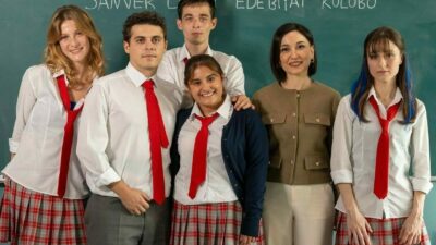 Bursalı genç oyuncu Nilüfer Bayraktutan, lise öğrencisini canlandırdığı ilk dizisinde