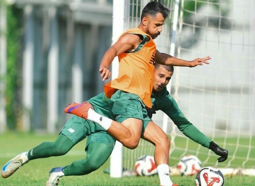 Bursaspor, Eskişehirspor maçı hazırlıklarını sürdürdü Bursaspor, yeni sezon çalışmaları kapsamında Eskişehirspor ile oynayacağı hazırlık maçı
