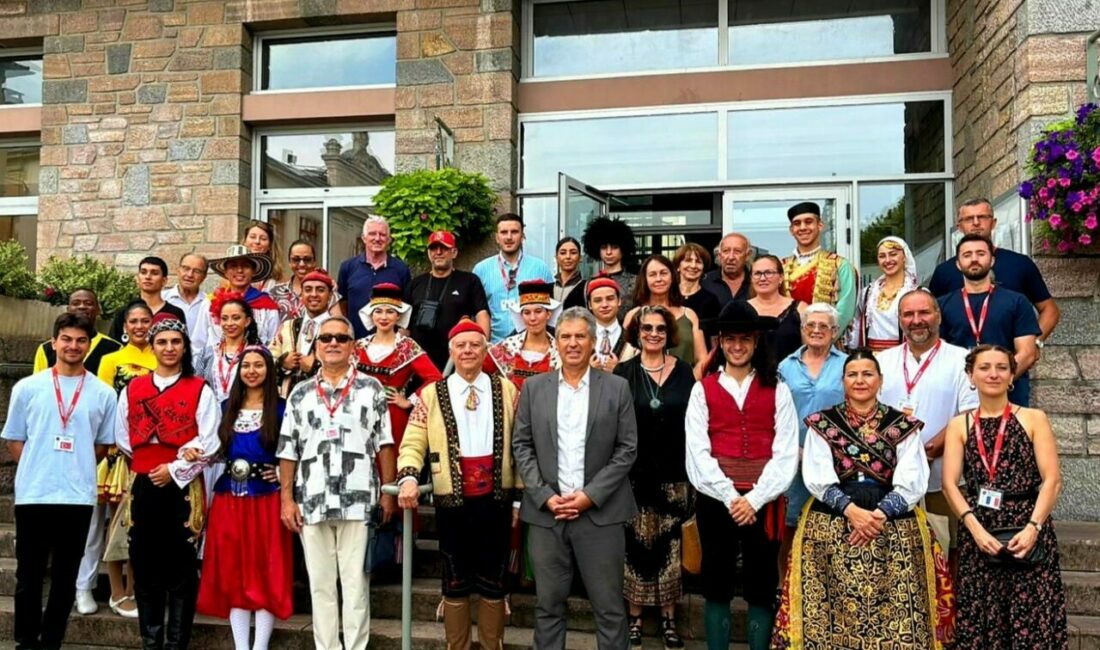 BUÜ halk oyunları topluluğundan ’En İyi Performans Yapan Grup’ başarısı Bursa Uludağ Üniversitesi (BUÜ) Halk Oyunları Topluluğu, İspanya ve Fransa’da