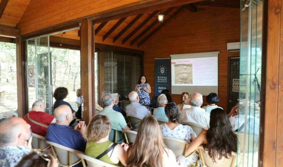 Büyükşehir Belediyesi’nin düzenlediği ’Aktopraklık arkeoloji söyleşileri’, arkeoloji meraklılarını Bursa’da buluşturuyor Bursa Büyükşehir Belediyesi tarafından düzenlenen ‘Aktopraklık Arkeoloji Söyleşileri’, her yaştan