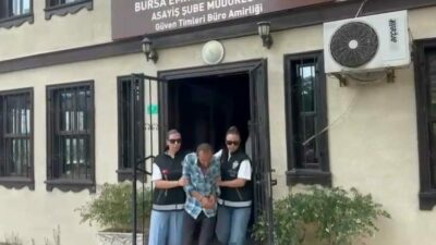 Bursa’da, cadde üzerinde yürüyen bir kişinin cebinden cüzdanını çalan yankesici,