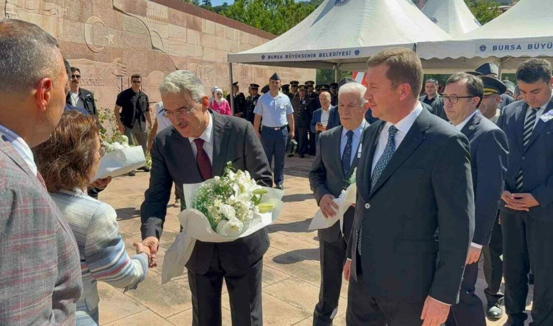 Celal Bayar kabri başında anıldı Türkiye Cumhuriyeti Devletinin 3. Cumhurbaşkanı Celal Bayar vefatının 39. yılında