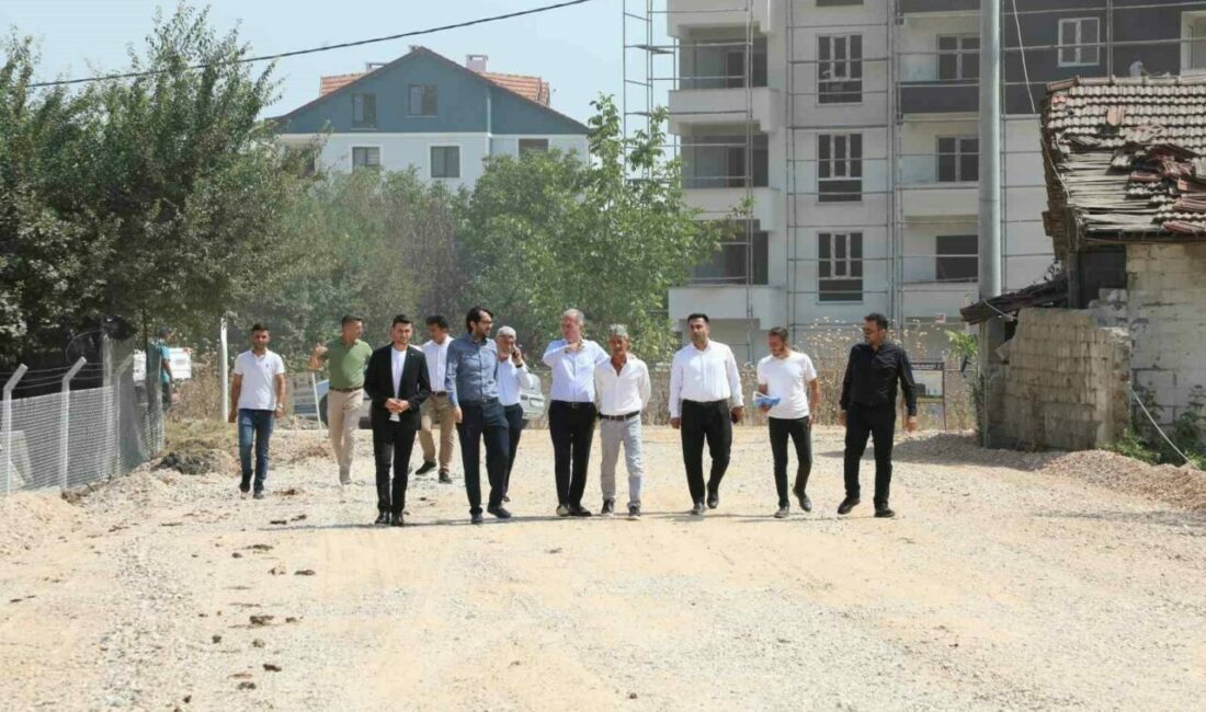 Cerrah Mahallesinde 12 yeni sokak açılıyor İnegöl’ün gelişim bölgelerinden Cerrah’ta yeni yapılaşmaların başladığı bölgelerde planlarda yol