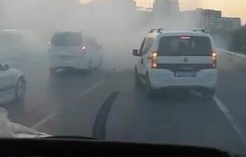 Bursa’da bir düğün konvoyunda yine alışıldık magandaların görüntüleri ortaya çıktı.