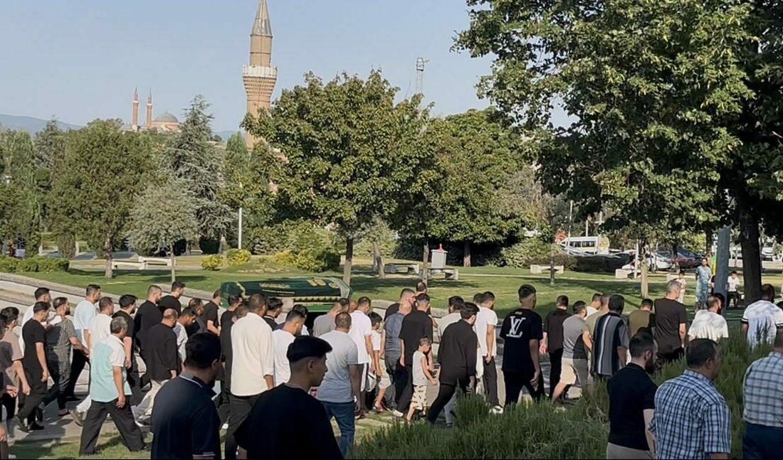 Bursa’da eşi tarafından bıçaklanarak öldürülen 3 çocuk annesi kadın, gözyaşları